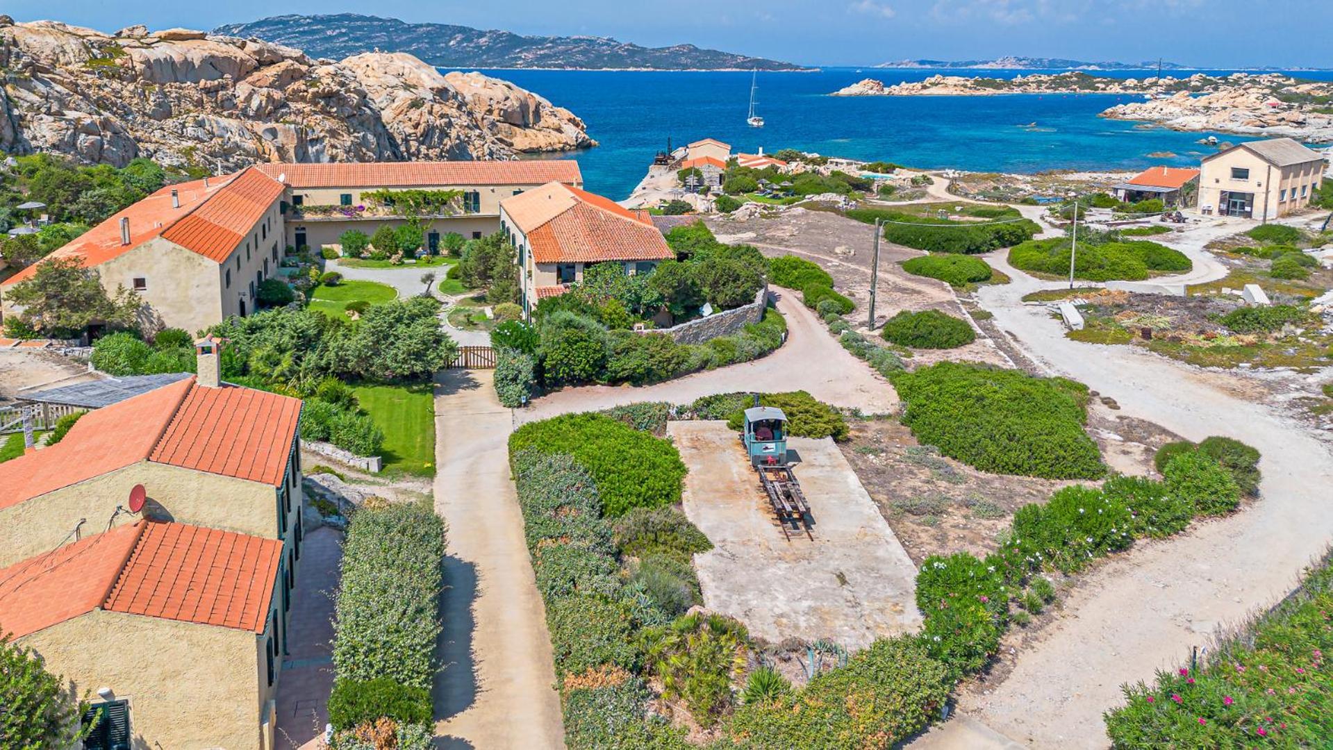 Residence Cala Francese - Case Sul Mare La Maddalena  Bagian luar foto